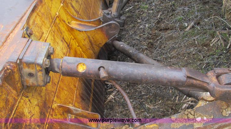 image for item E3813 1988 John Deere 850B dozer