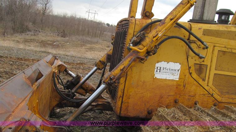 image for item E3813 1988 John Deere 850B dozer