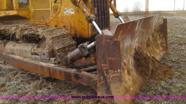 image for item E3813 1988 John Deere 850B dozer