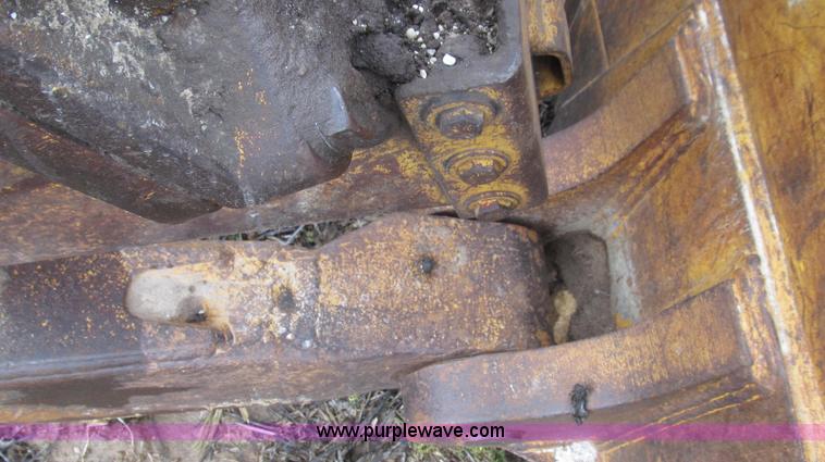 image for item E3813 1988 John Deere 850B dozer