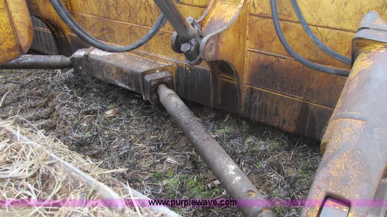 image for item E3813 1988 John Deere 850B dozer