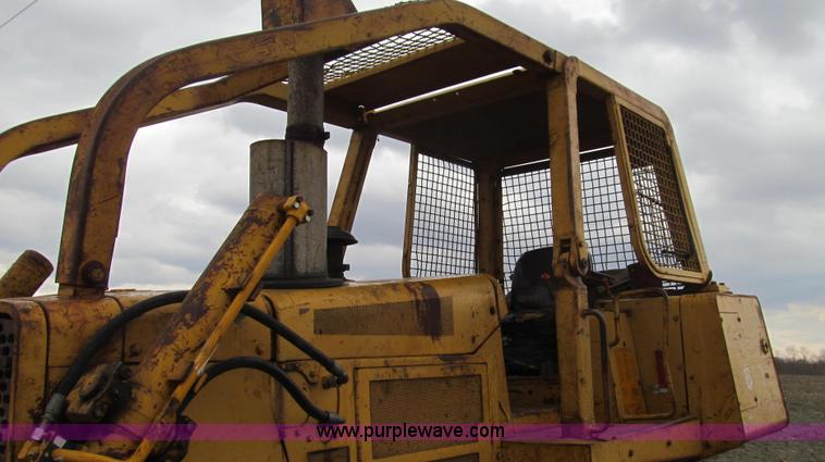 image for item E3813 1988 John Deere 850B dozer