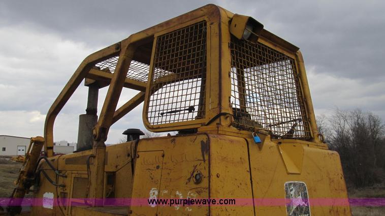 image for item E3813 1988 John Deere 850B dozer