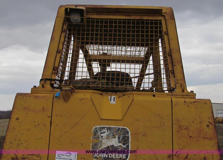image for item E3813 1988 John Deere 850B dozer