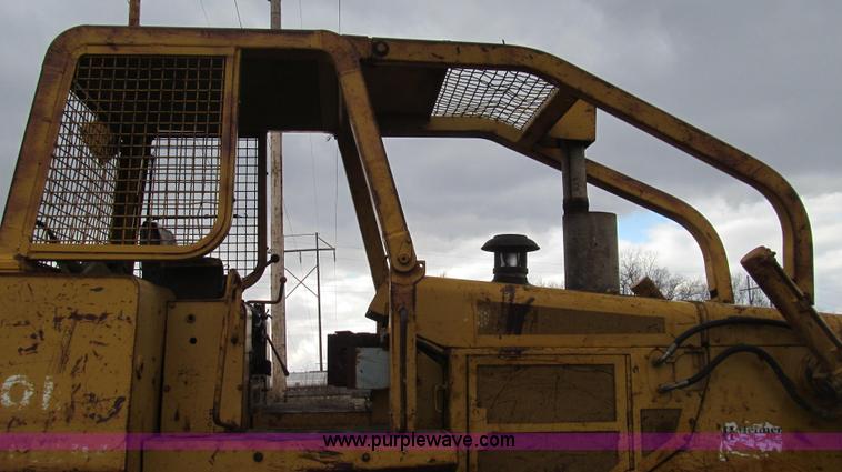 image for item E3813 1988 John Deere 850B dozer