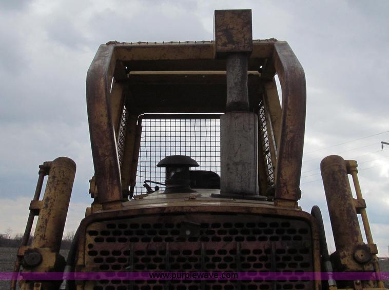 image for item E3813 1988 John Deere 850B dozer