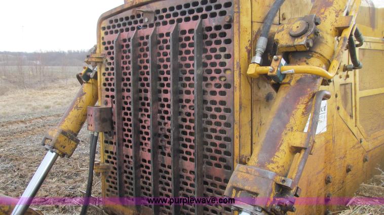 image for item E3813 1988 John Deere 850B dozer