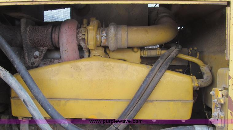 image for item E3813 1988 John Deere 850B dozer