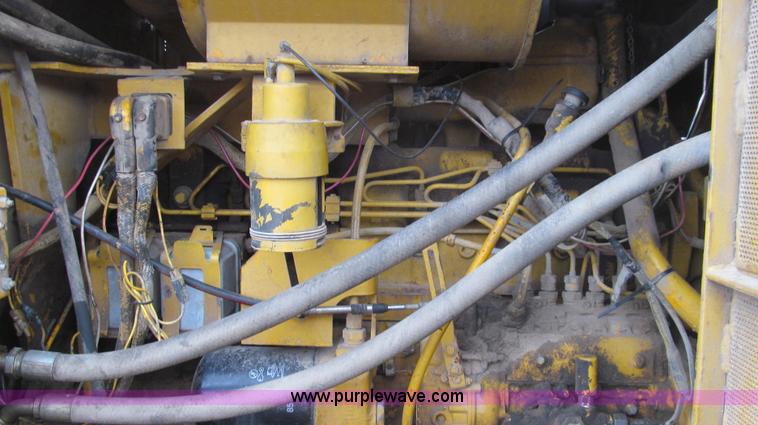 image for item E3813 1988 John Deere 850B dozer