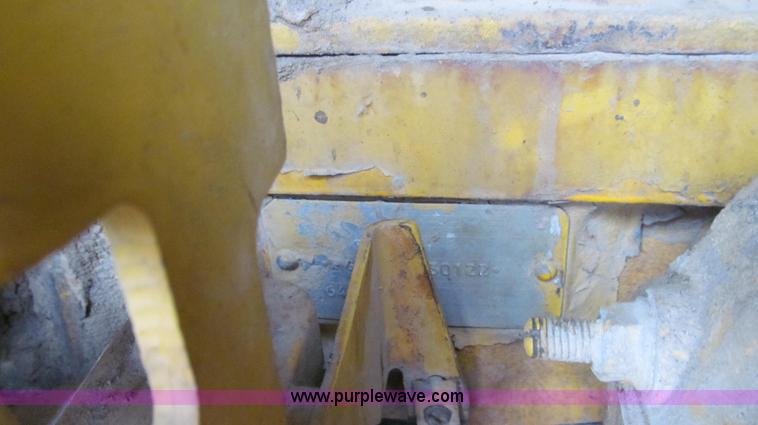 image for item E3813 1988 John Deere 850B dozer