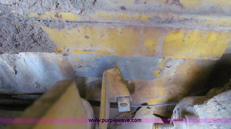 image for item E3813 1988 John Deere 850B dozer