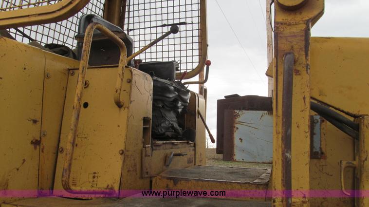 image for item E3813 1988 John Deere 850B dozer