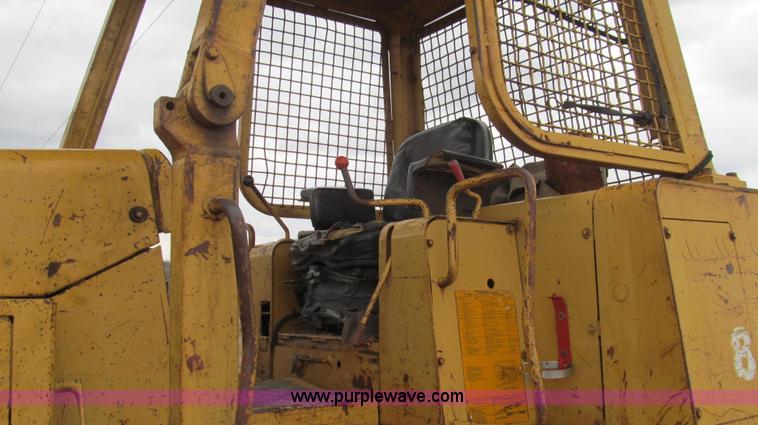 image for item E3813 1988 John Deere 850B dozer