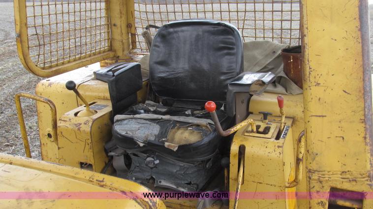 image for item E3813 1988 John Deere 850B dozer