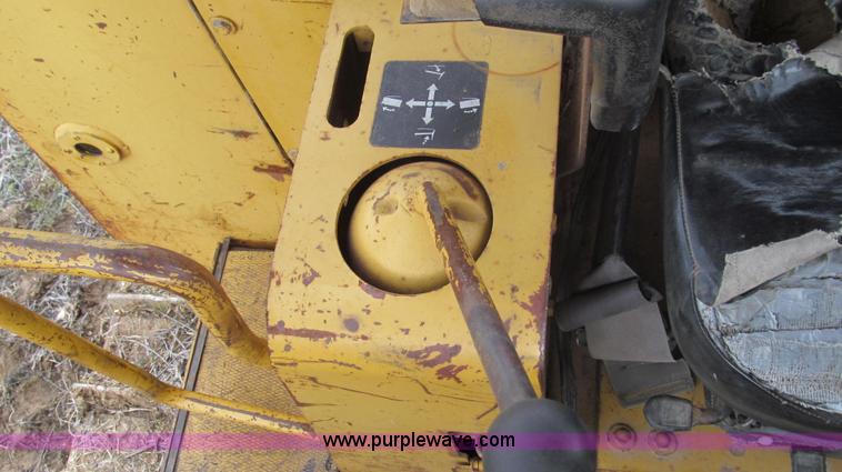 image for item E3813 1988 John Deere 850B dozer