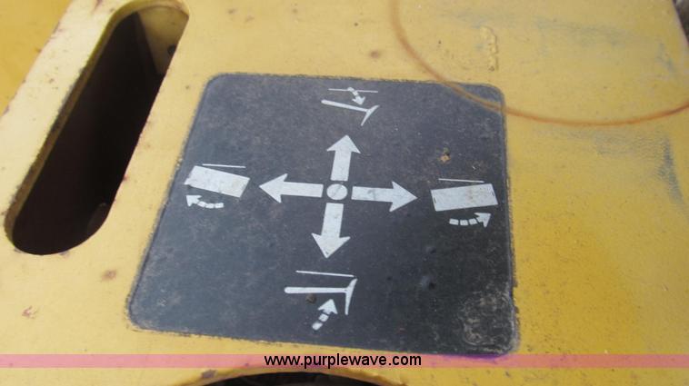 image for item E3813 1988 John Deere 850B dozer