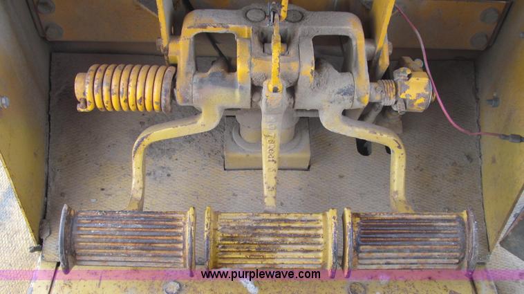 image for item E3813 1988 John Deere 850B dozer