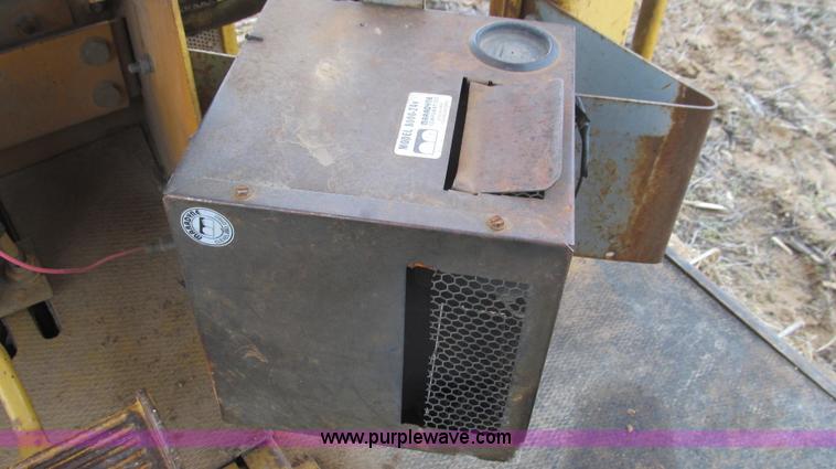 image for item E3813 1988 John Deere 850B dozer