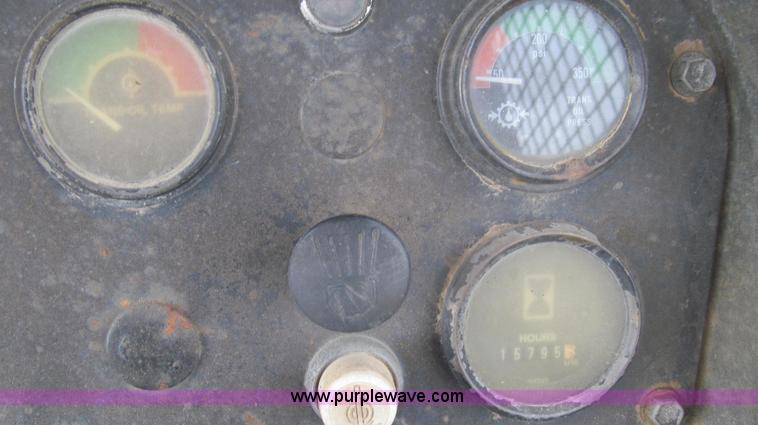 image for item E3813 1988 John Deere 850B dozer