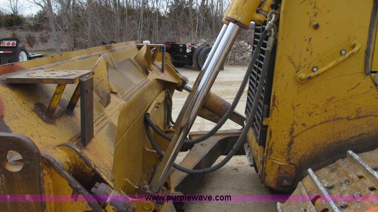 image for item E3815 2003 Caterpillar D6R XL Series II dozer