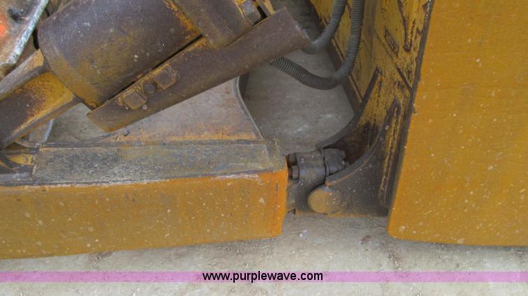 image for item E3815 2003 Caterpillar D6R XL Series II dozer