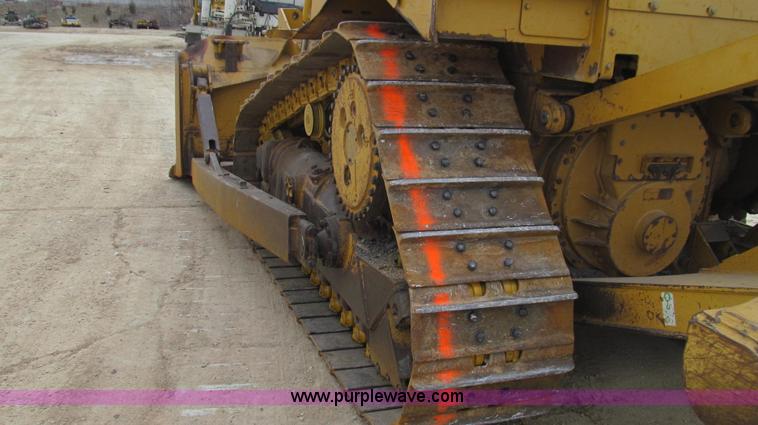 image for item E3815 2003 Caterpillar D6R XL Series II dozer