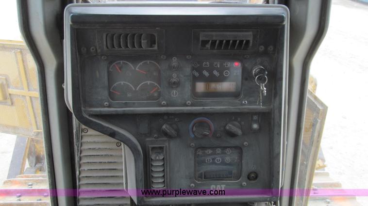 image for item E3815 2003 Caterpillar D6R XL Series II dozer