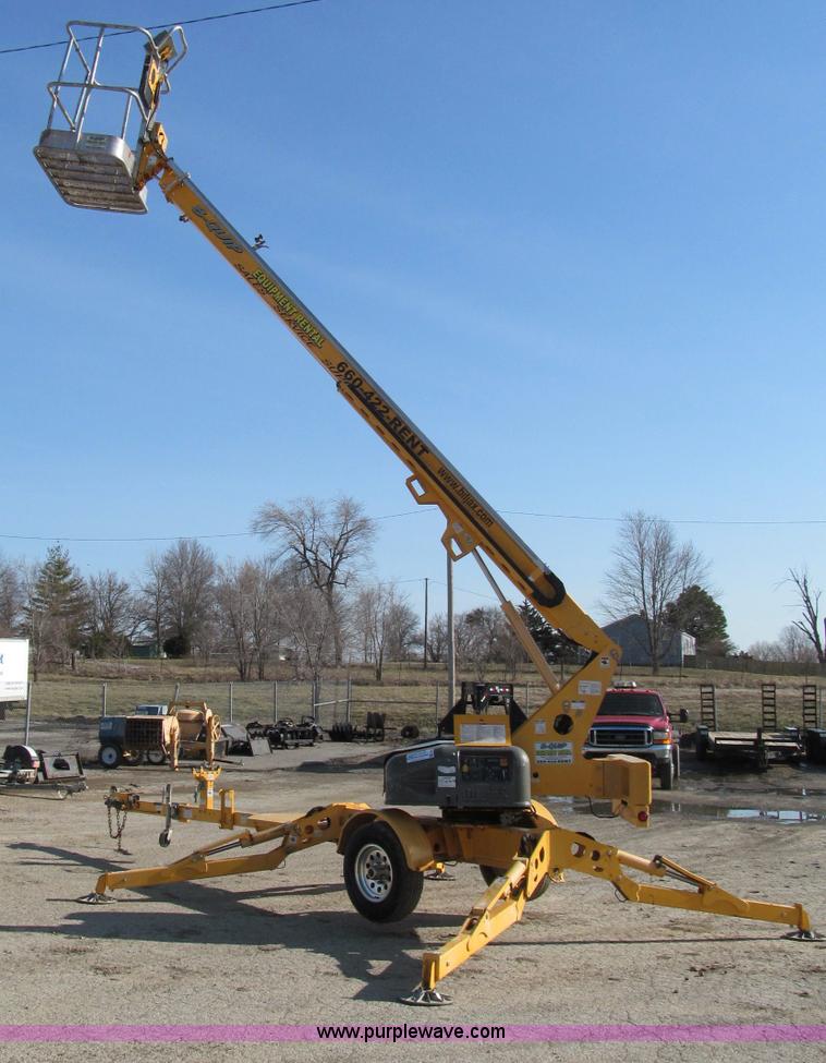 image for item E5899 2006 Biljax 3632T towable boom