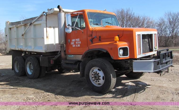 image for item E5903 1998 International 2654 dump truck
