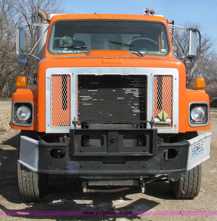 image for item E5903 1998 International 2654 dump truck