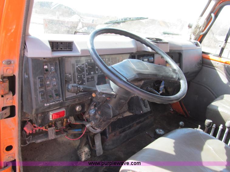 image for item E5903 1998 International 2654 dump truck