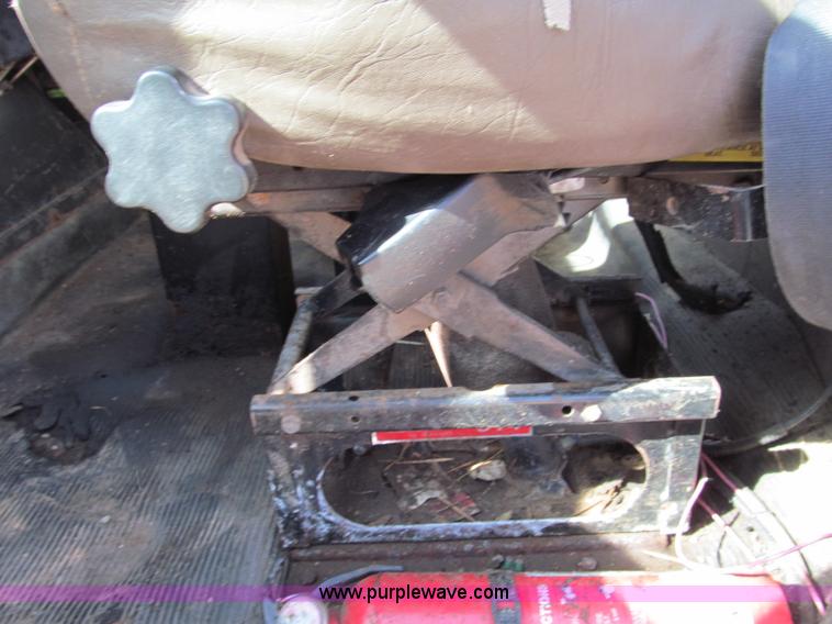 image for item E5903 1998 International 2654 dump truck