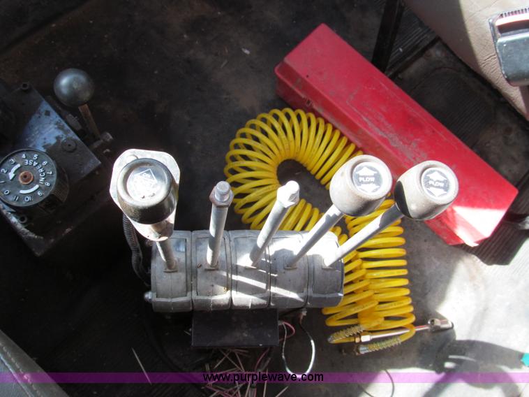 image for item E5903 1998 International 2654 dump truck