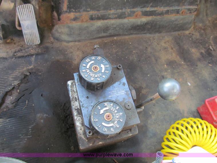 image for item E5903 1998 International 2654 dump truck