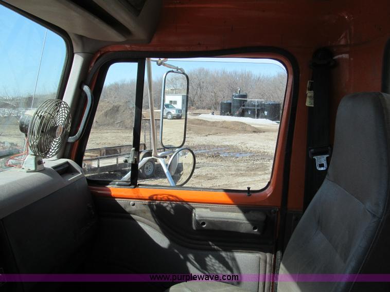 image for item E5903 1998 International 2654 dump truck