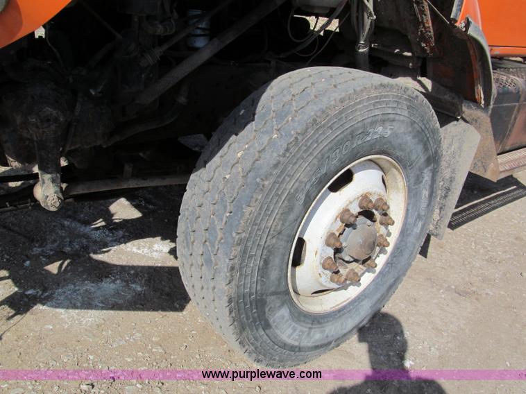 image for item E5903 1998 International 2654 dump truck