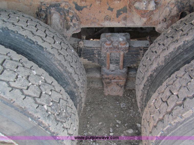 image for item E5903 1998 International 2654 dump truck