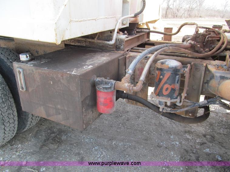 image for item E5903 1998 International 2654 dump truck