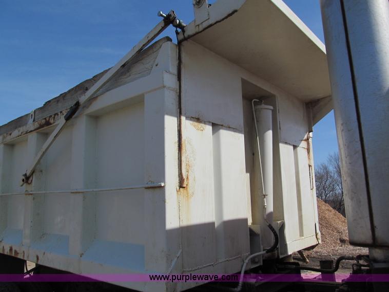 image for item E5903 1998 International 2654 dump truck