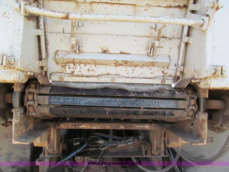 image for item E5903 1998 International 2654 dump truck