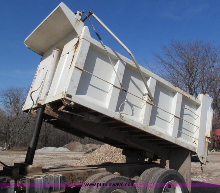 image for item E5903 1998 International 2654 dump truck