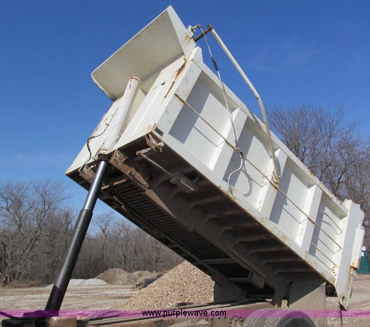 image for item E5903 1998 International 2654 dump truck