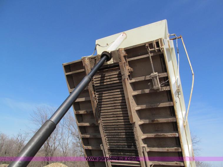 image for item E5903 1998 International 2654 dump truck