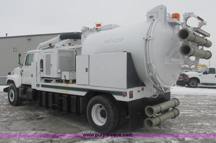 image for item E7118 1999 International 2554 vacuum truck