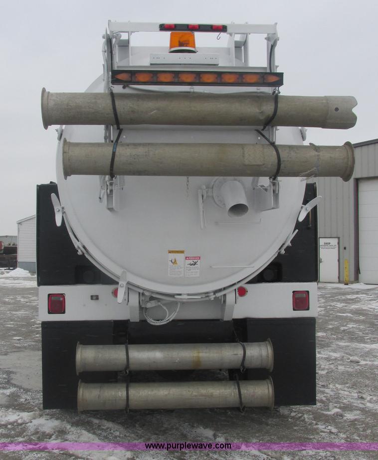 image for item E7118 1999 International 2554 vacuum truck