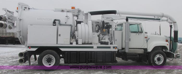 image for item E7118 1999 International 2554 vacuum truck