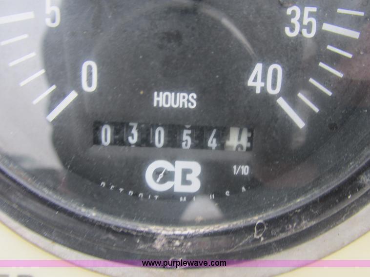 image for item E7118 1999 International 2554 vacuum truck