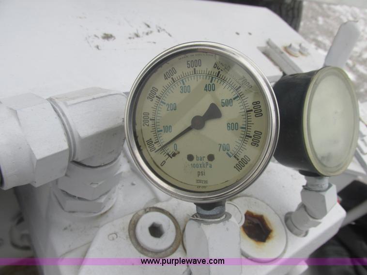 image for item E7118 1999 International 2554 vacuum truck