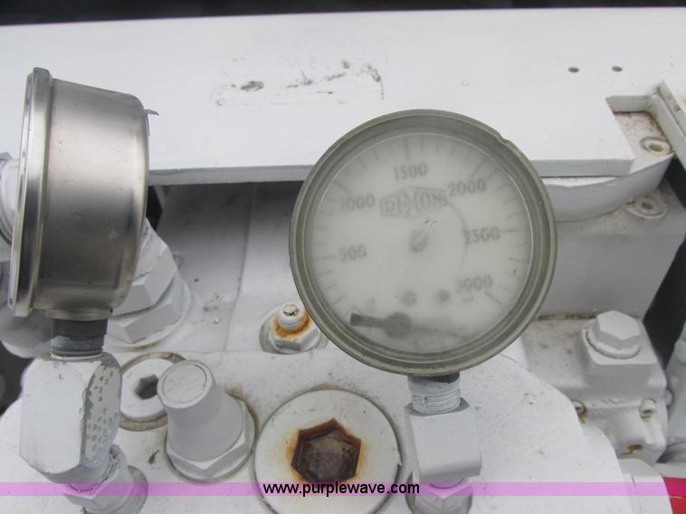 image for item E7118 1999 International 2554 vacuum truck