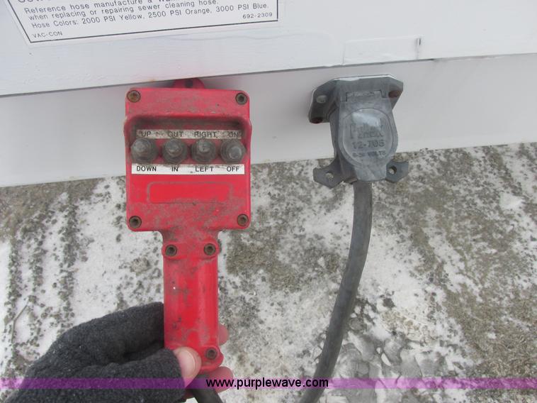 image for item E7118 1999 International 2554 vacuum truck